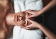 Démonstration Esthétique : La réflexologie faciale au service de la beauté